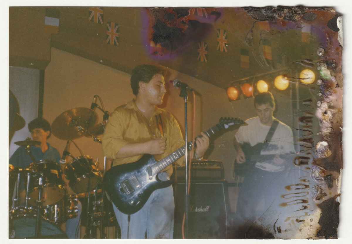 Alberto León tocando en la sala Go