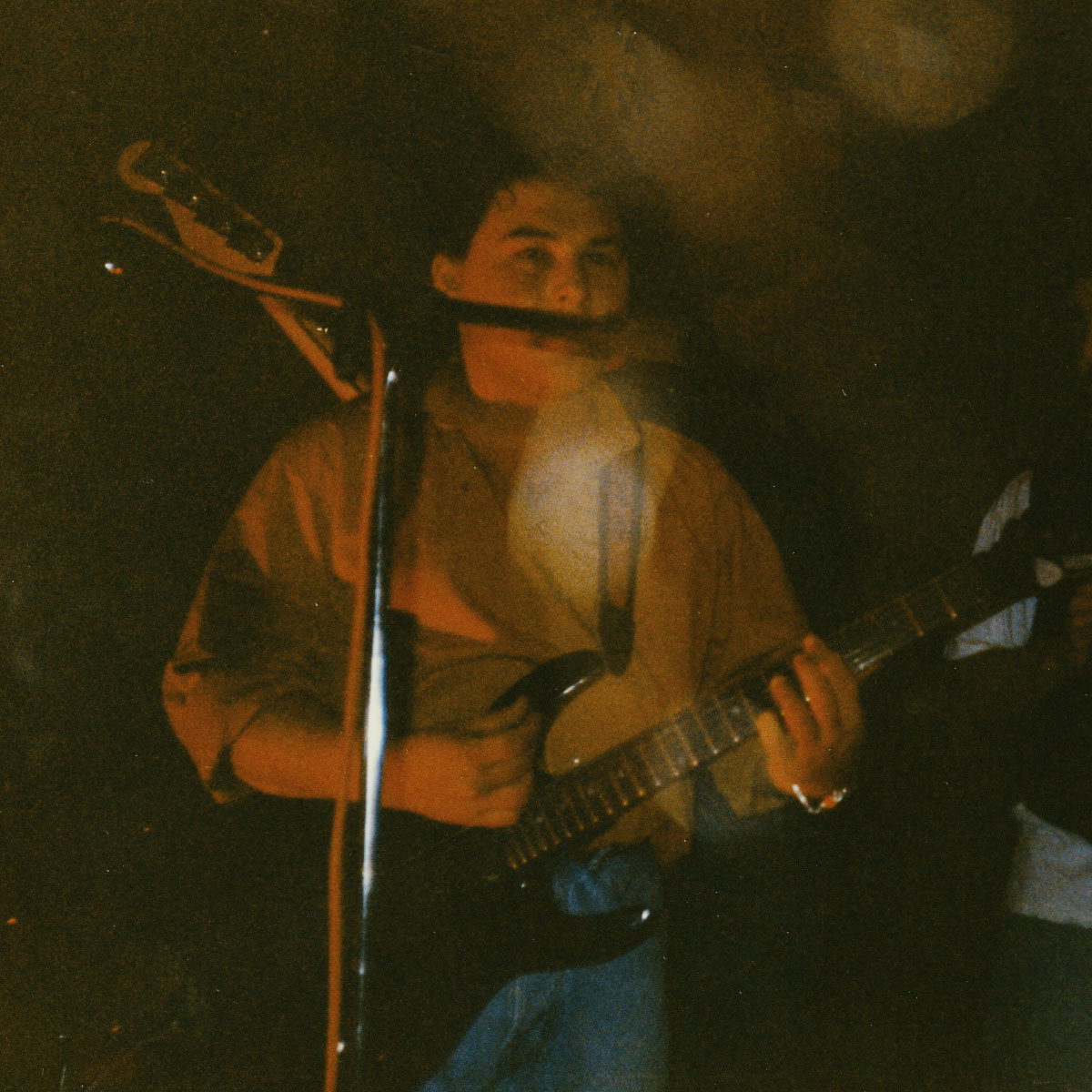 Alberto León a la guitarra